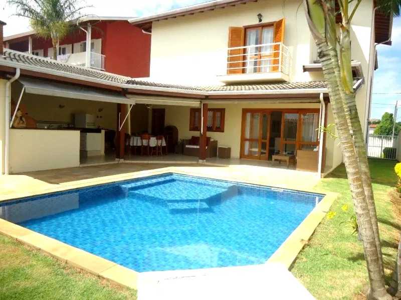 Foto do imóvel Casa de alto padrão em condomínio de luxo em Valinhos-SP - 4 quartos, 1 suíte, 3 salas, 6 banheiros, 4 vagas, 320m².