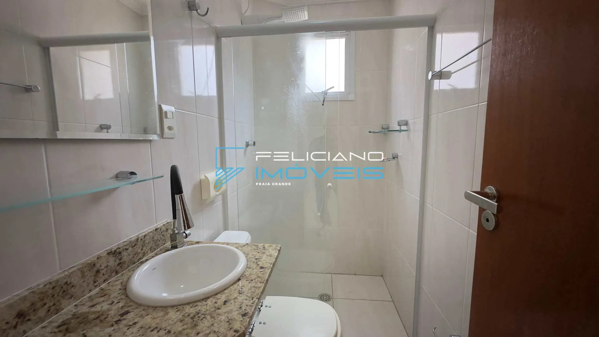 Imagem Apartamento na Ocian com 2 dormitórios e área de lazer.