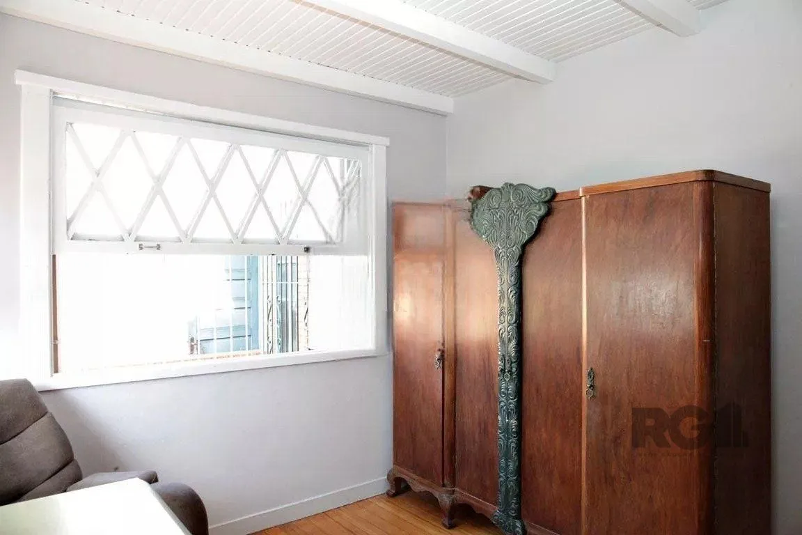 Imagem Casa 04 dormitórios, 01suíte, locação,234m² privativos, Petrópolis/Porto Alegre