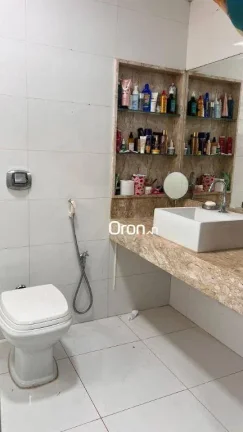 Imagem Casa com 4 dormitórios à venda, 250 m² por R$ 850.000,00 - Parque das Laranjeiras - Goiânia/GO