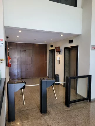 Imagem Conjunto Comercial de Alto Padrão com 3 Salas e 4 Vagas de Garagem no Jardim Caboré, São Paulo-SP