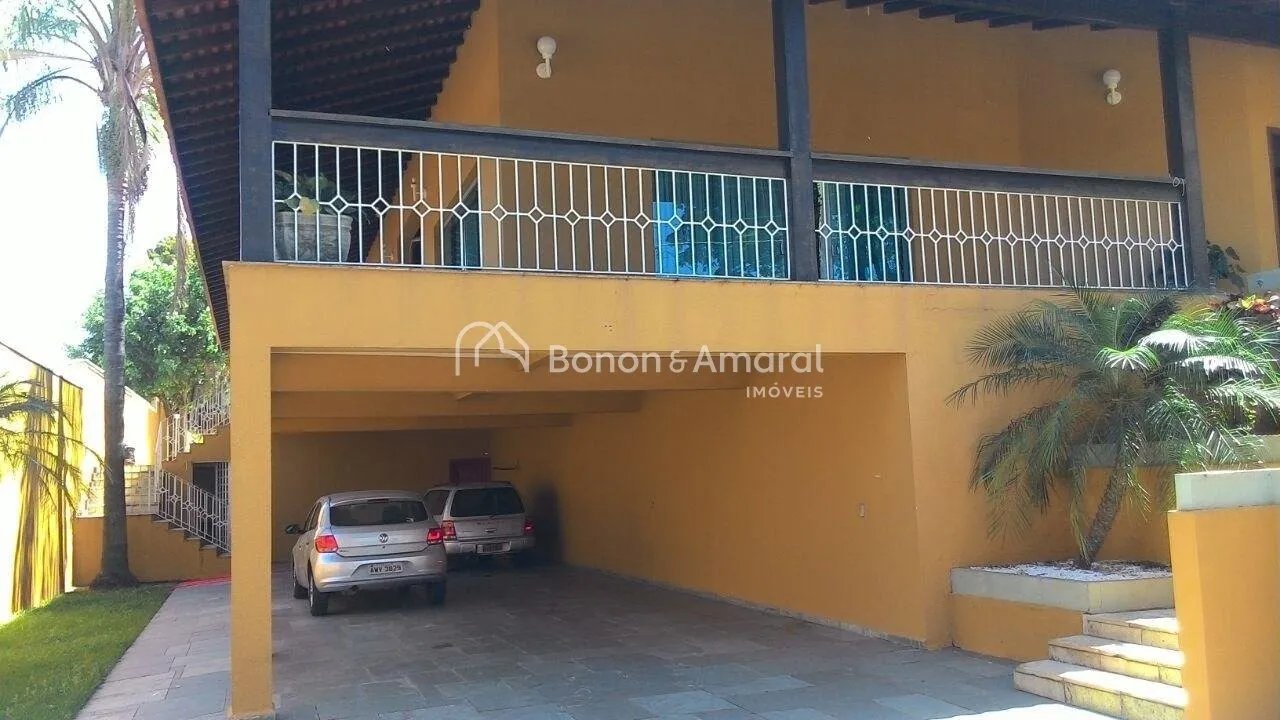 Imagem Imponente residência em zona comercial
