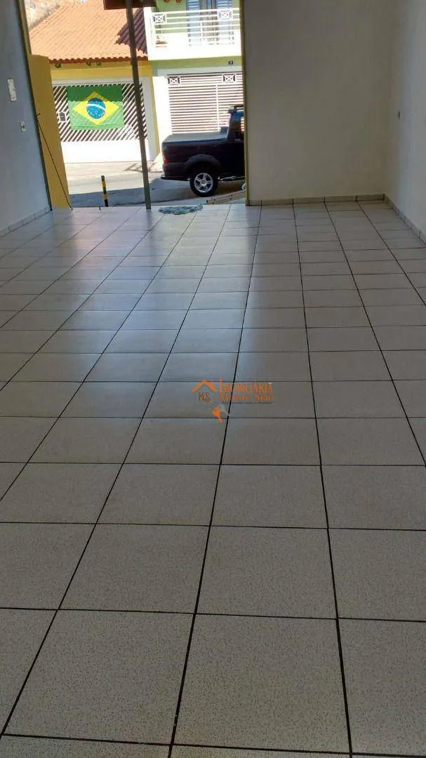 Imagem Terreno de esquina com 3 imoveis de Renda