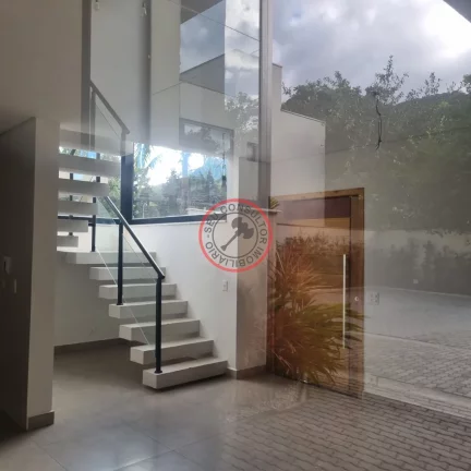 Imagem CASA DE ALTO PADRAO EM CONDOMINIO, COM 3 SUITES , AREA GOURMET PRIVATIVA , 3 VAGAS, BEM PROXIMO A PRAIA