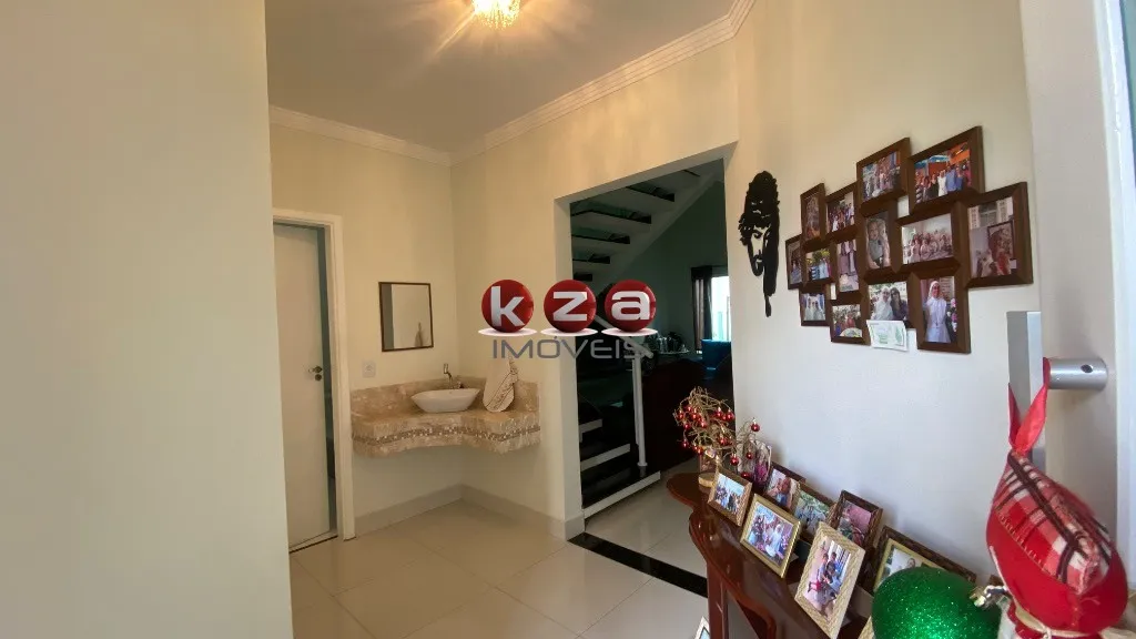 Imagem Oportunidade única: Casa em condomínio à venda em Valinhos-SP, no Condomínio Vivenda das Cerejeiras - 3 quartos, 3 suítes, 2 salas, 5 banheiros, 2 vagas, 200,00 m² de área.