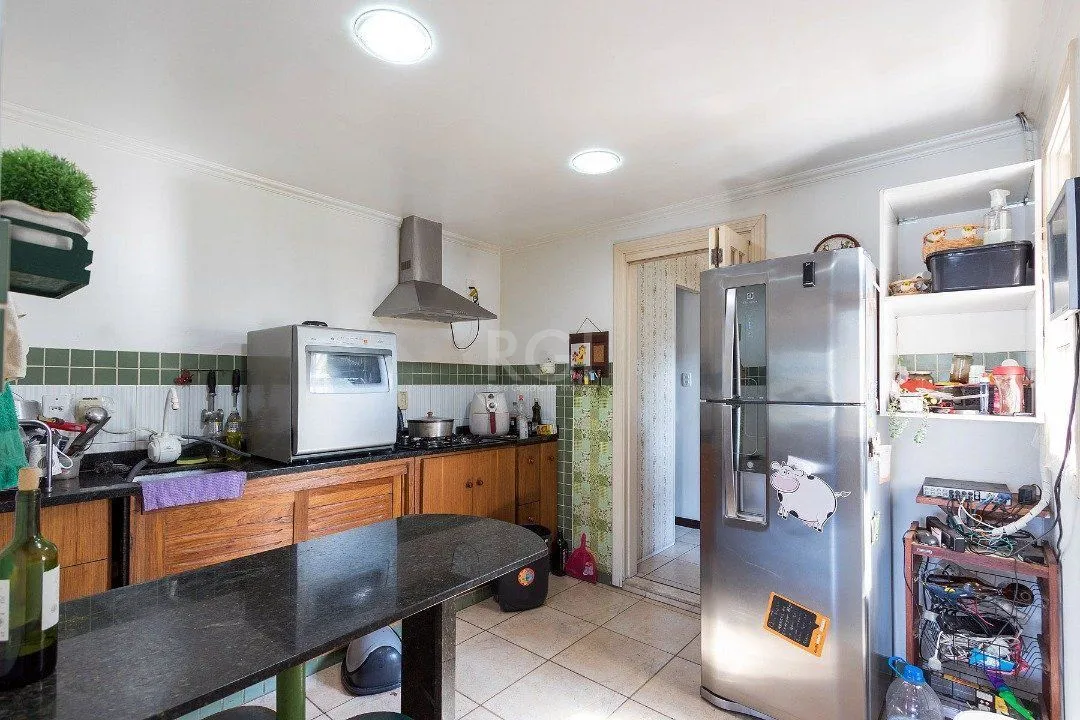 Imagem Casa para Venda - 320m², 5 dormitórios, sendo 2 suites, 3 vagas - Tristeza