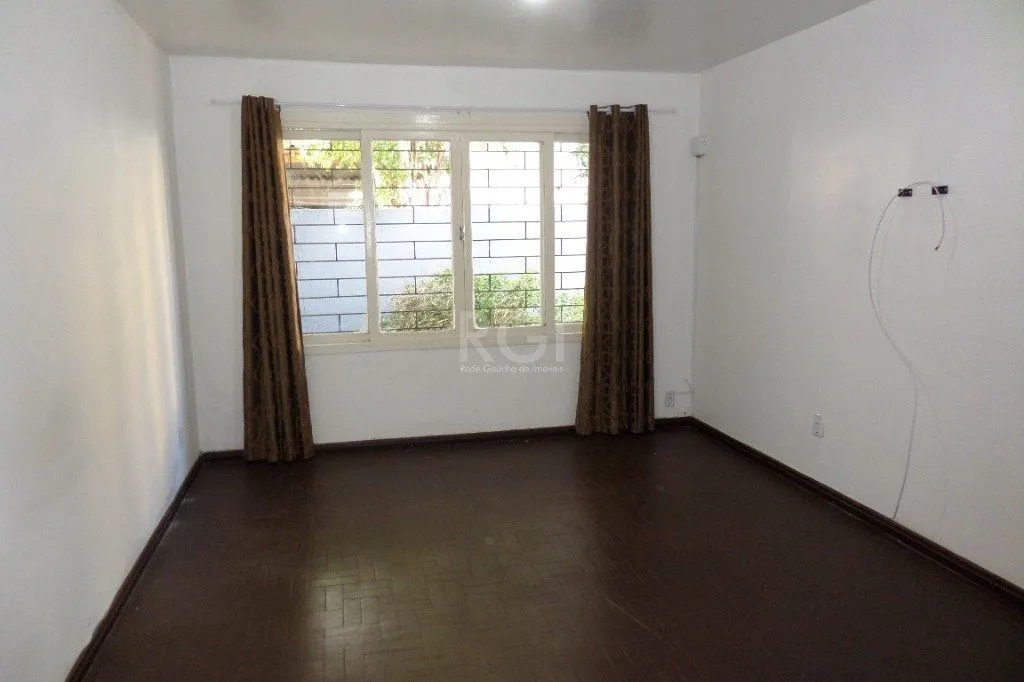 Imagem Casa no bairro Jardim Botânico de 3 dormitórios e 2 vagas