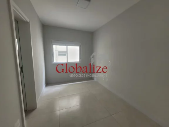 Imagem Apartamento à venda com 82m², 2 suites, varanda com Grill, piscina, vaga demarcada por R$875.000,00 na Ponta da Praia em Santos