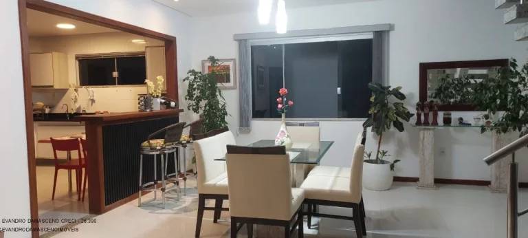 Imagem Casa de luxo em condomínio à venda em Camaçari-BA, Vila de Abrantes: 4 quartos, 4 suítes, 2 salas, 2 banheiros, 3 vagas, 290m².