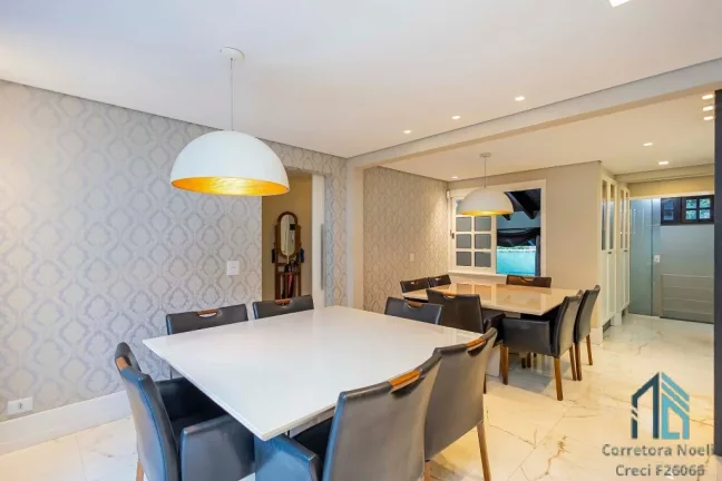 Imagem Casa Alto Padrão, amplo terreno, 03 quartos c/suíte, piscina, 8 vagas, em Santa Felicidade Curitiba PR