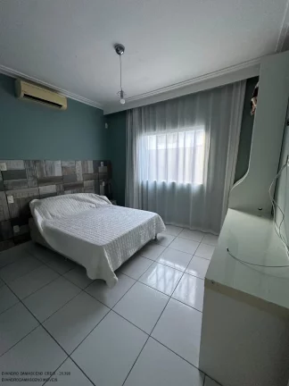 Imagem Alugue uma casa de luxo em condomínio exclusivo em Catu de Abrantes, Camaçari-BA! 5 quartos, 5 suítes, 3 salas, 2 banheiros, 2 vagas de garagem e 300m² de área.