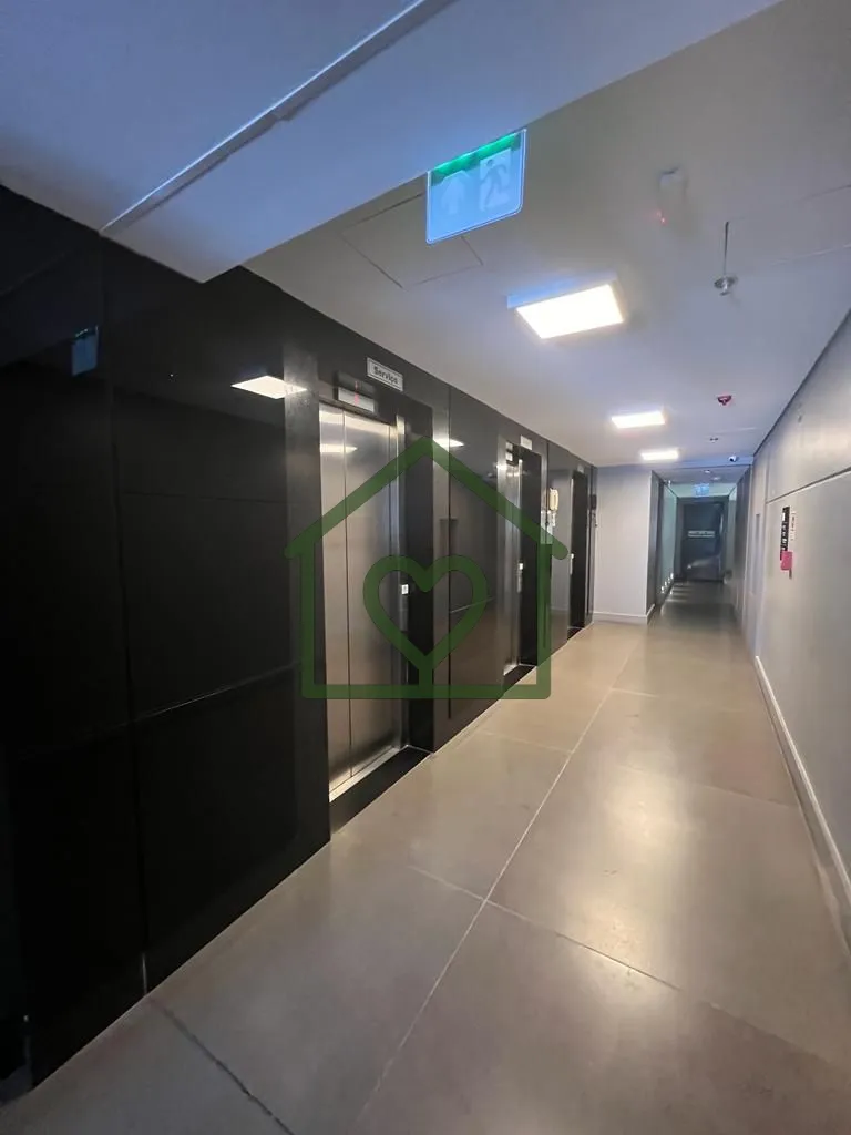 Imagem Vendo Sala comercial no bairro Menino Deus. Imóvel conta com 36 m² de área privativa, com piso e ...