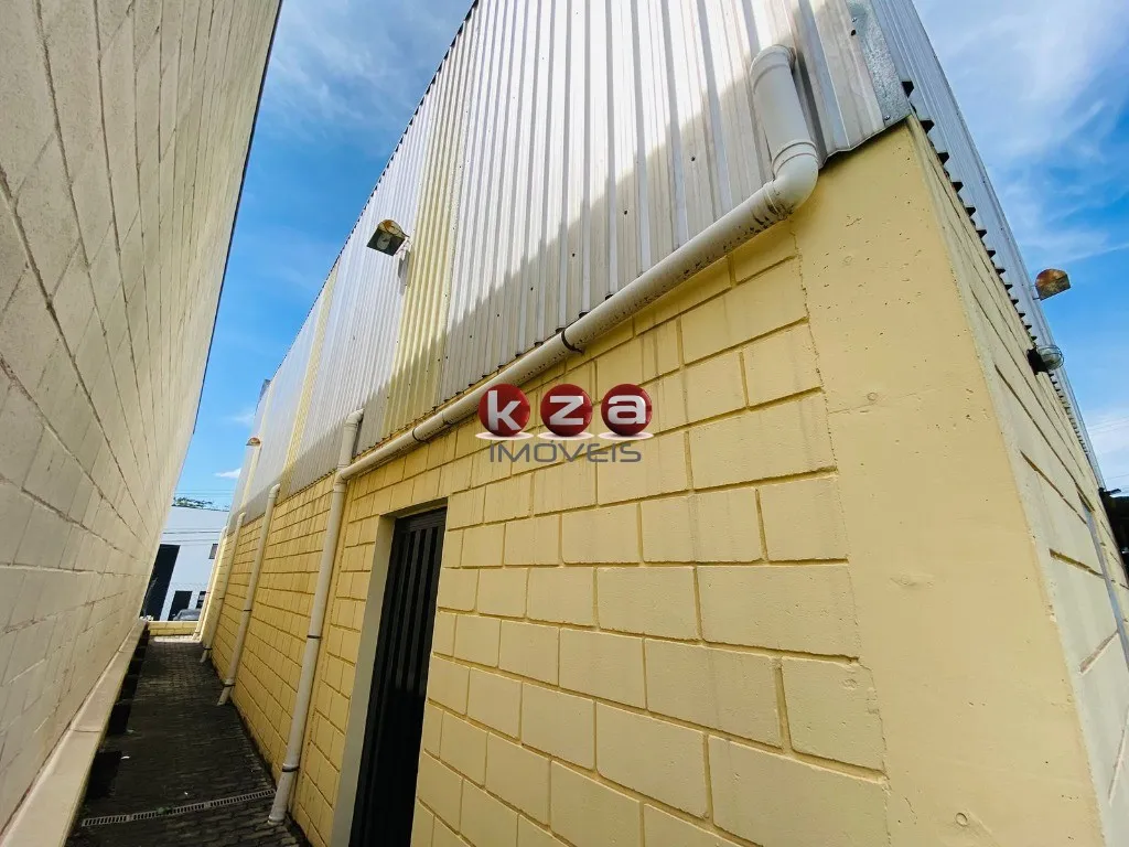 Imagem Galpão Comercial para Locação em Vinhedo-SP - Jardim São Lucas: 1 Sala, 3 Banheiros, 3 Vagas de Garagem, 200m² de Área.