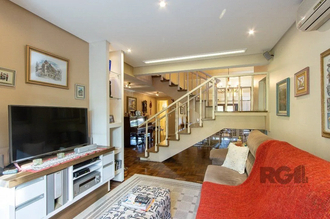 Imagem Casa tipo sobrado, com 3 dormitórios em Canoas