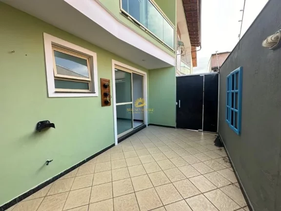 Imagem Descubra a tranquilidade e a conveniência de morar em uma casa duplex charmosa e completa em Guarap...