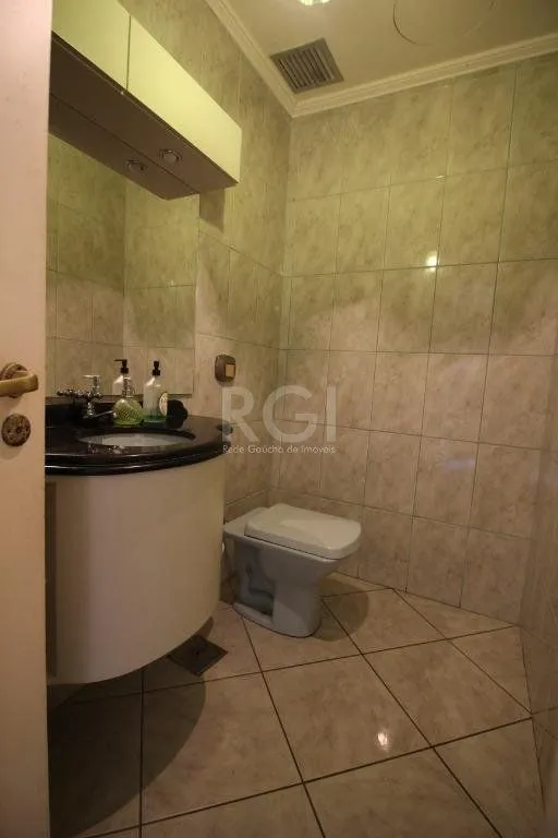 Imagem Casa para comprar com 4 dormitórios, 330m² - Chácara das Pedras - Porto Alegre
