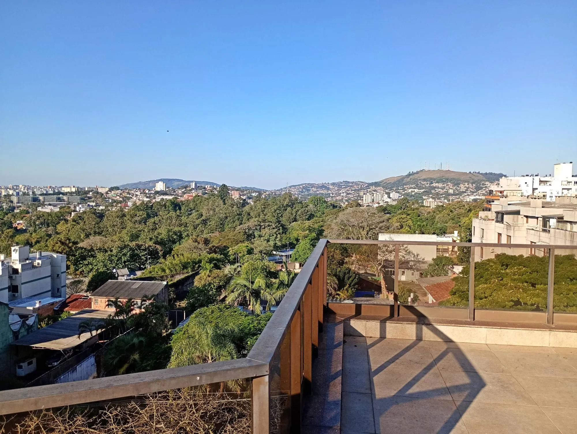 Imagem Cobertura com vista para o Guaíba, suíte e 2 vagas