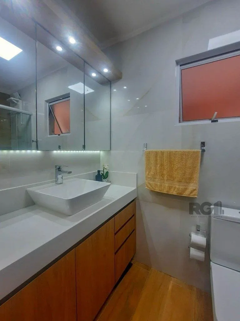 Imagem Excelente casa de 240m² com 4 dormitórios e 2 vagas.