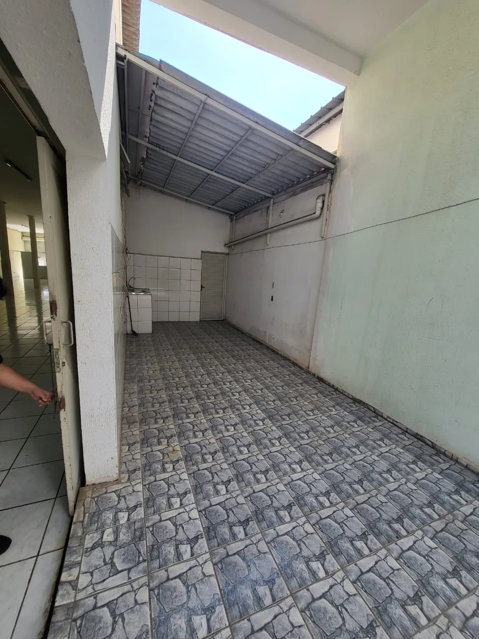 Imagem Oportunidade Única: Adquira Agora Este Espaço Comercial Espaçoso e Encantador no Bairro Jardim Simus!