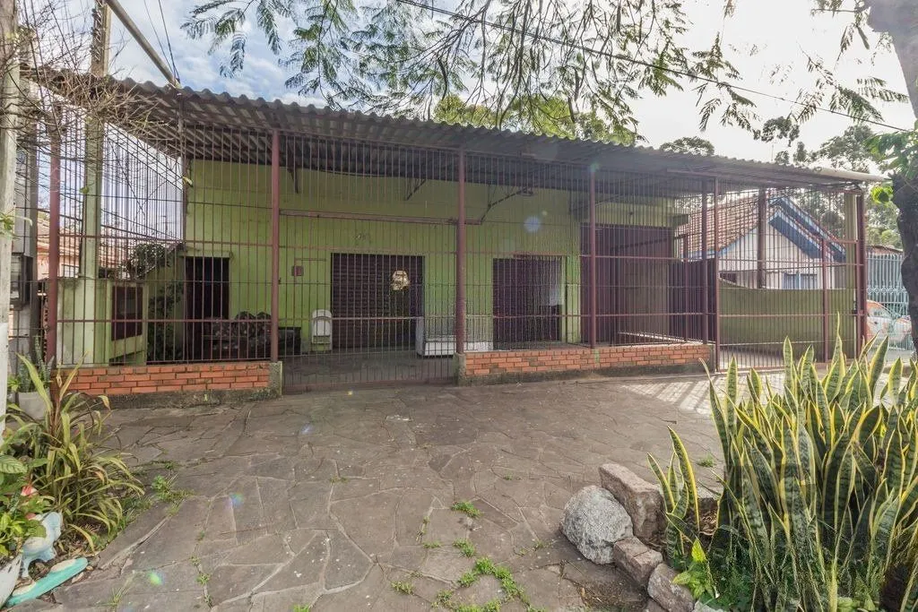 Imagem Casa 6 dormitórios no bairro Jardim Floresta