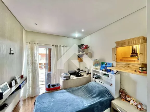 Imagem Casa de Condomínio em Granja Viana II - Cotia