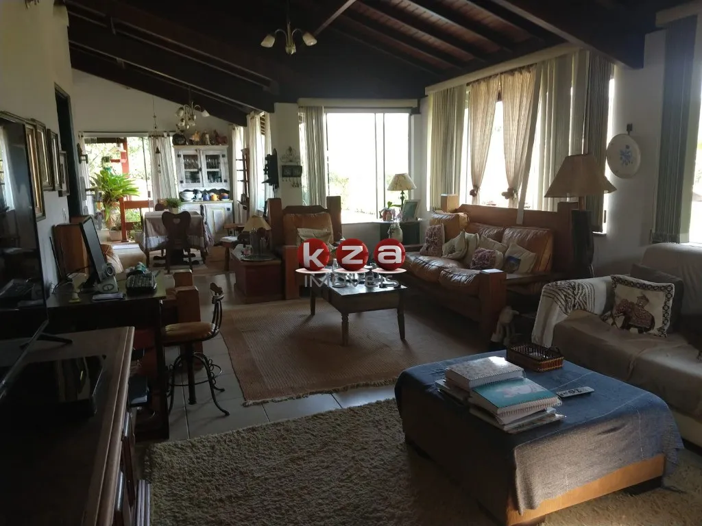 Imagem Imperdível oportunidade: Casa de luxo em condomínio Santa Fé, Vinhedo-SP, com 4 suítes e 8 vagas de garagem!