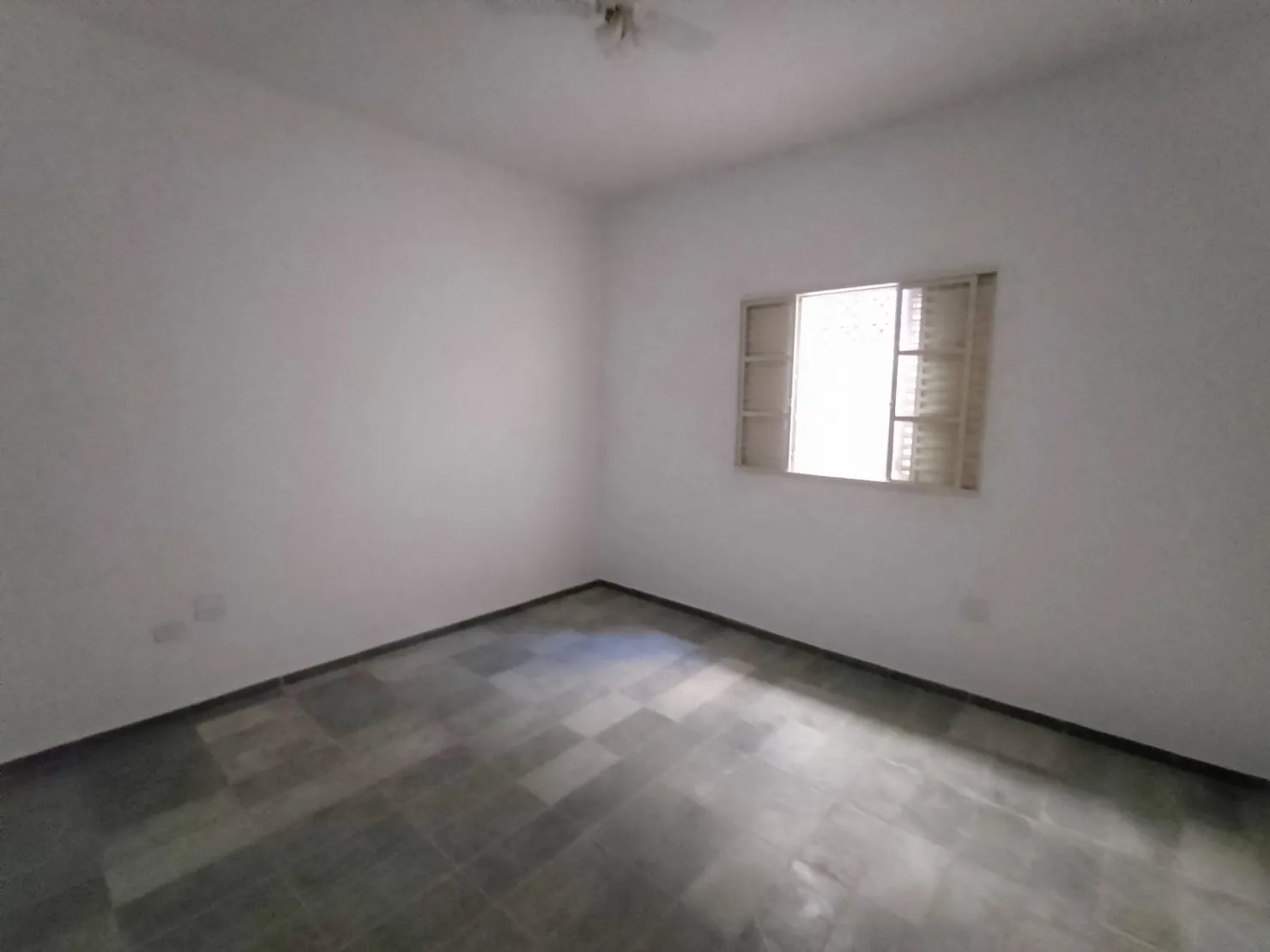 Imagem Comercial para Locação 4 Quartos, Vila São Geraldo, Taubaté - SP