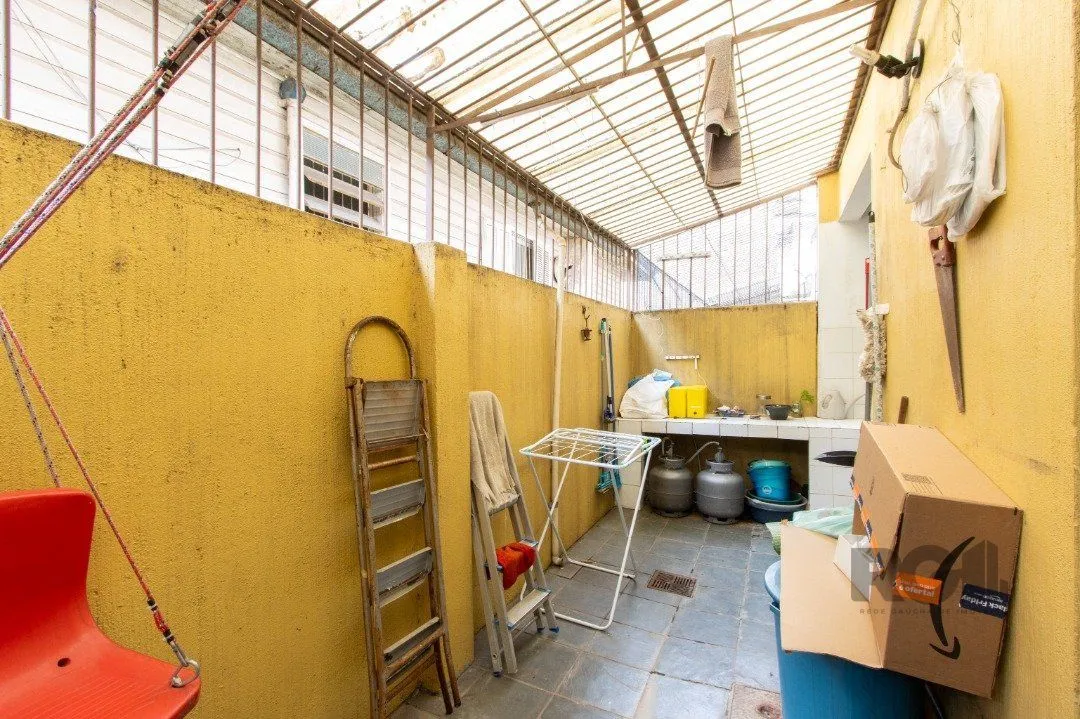Imagem Casa de 3 dormitórios à venda na Tristeza - Zona sul de Poa.