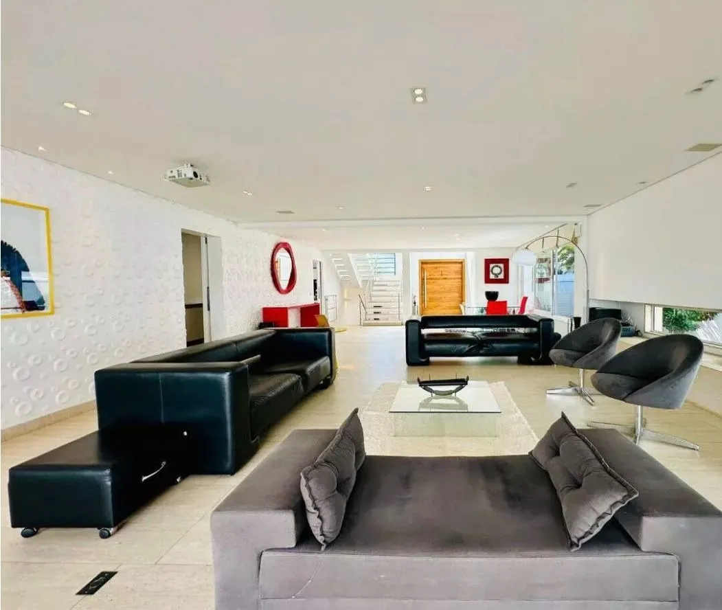 Imagem Casa Sobrado Com Piscina Localizada no Alphaville Residencial Zero!