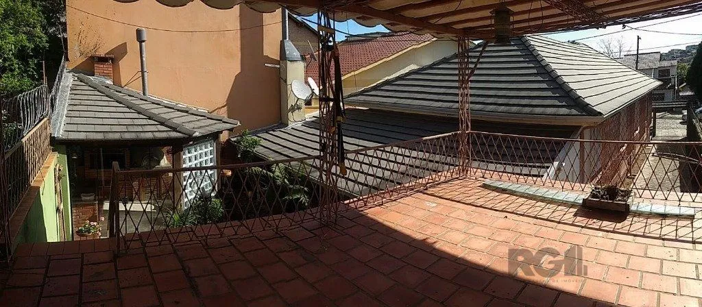 Imagem Casa de 168m² - 3 dormitórios, 3 vagas no bairro Nonoai