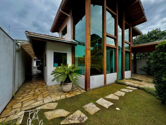 Imagem GRANDIOSA CASA SOFISTICADA E ELEGANTE C/ 3 DORMITORIOS E 4 BANHEIROS VENDA OU LOCAÇÃO