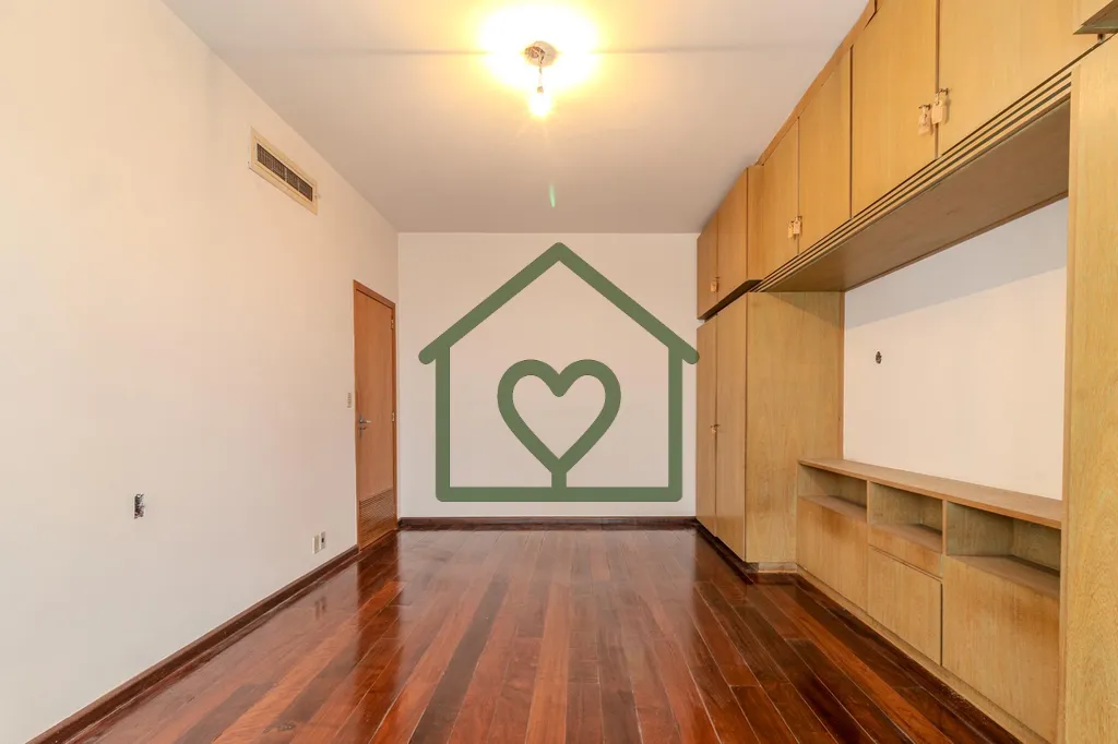 Imagem Referência em um dos endereços mais icônicos de Porto Alegre, este apartamento no Edifício Troca...