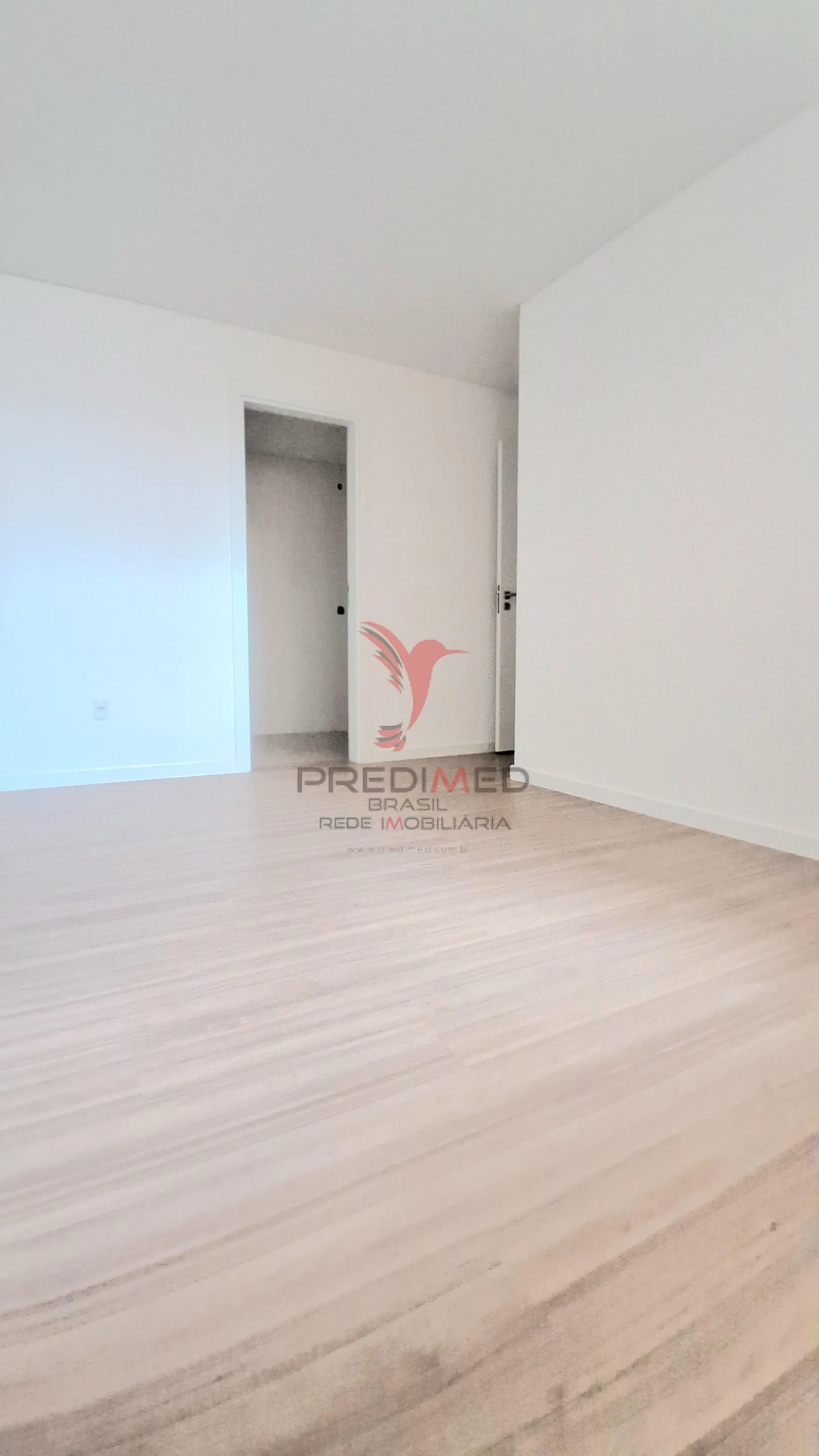 Imagem Apartamento de 2 Quartos em Itapema, Sacada com churrasqueira, a poucos metros do mar