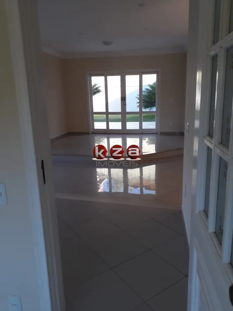 Imagem Casa de 3 quartos no Condomínio Terras do Caribe, em Valinhos-SP: 3 salas, 1 suíte, 4 vagas de garagem e 218m² de área.
