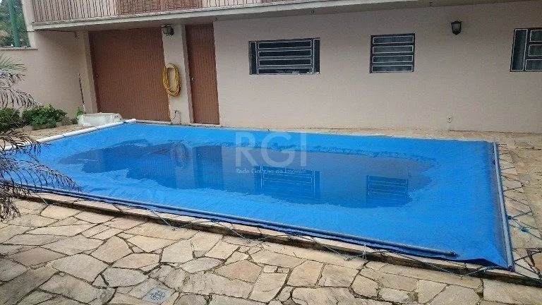 Imagem Casa com 4 dormitórios no Bairro Guarujá
