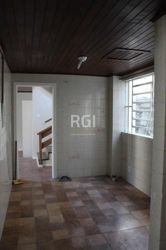 Imagem BAIXO - DUAS CASA NO MESMO PÁTIO NA PRAÇA SIMÕES LOPES NETO - ACEITA PARTE DE PAGAMENTO EM IMÓVEL NO LITORAL- SOB CONSULTA