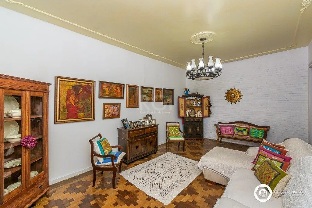Imagem Casa para Venda de 3 dormitórios, no bairro Petrópolis