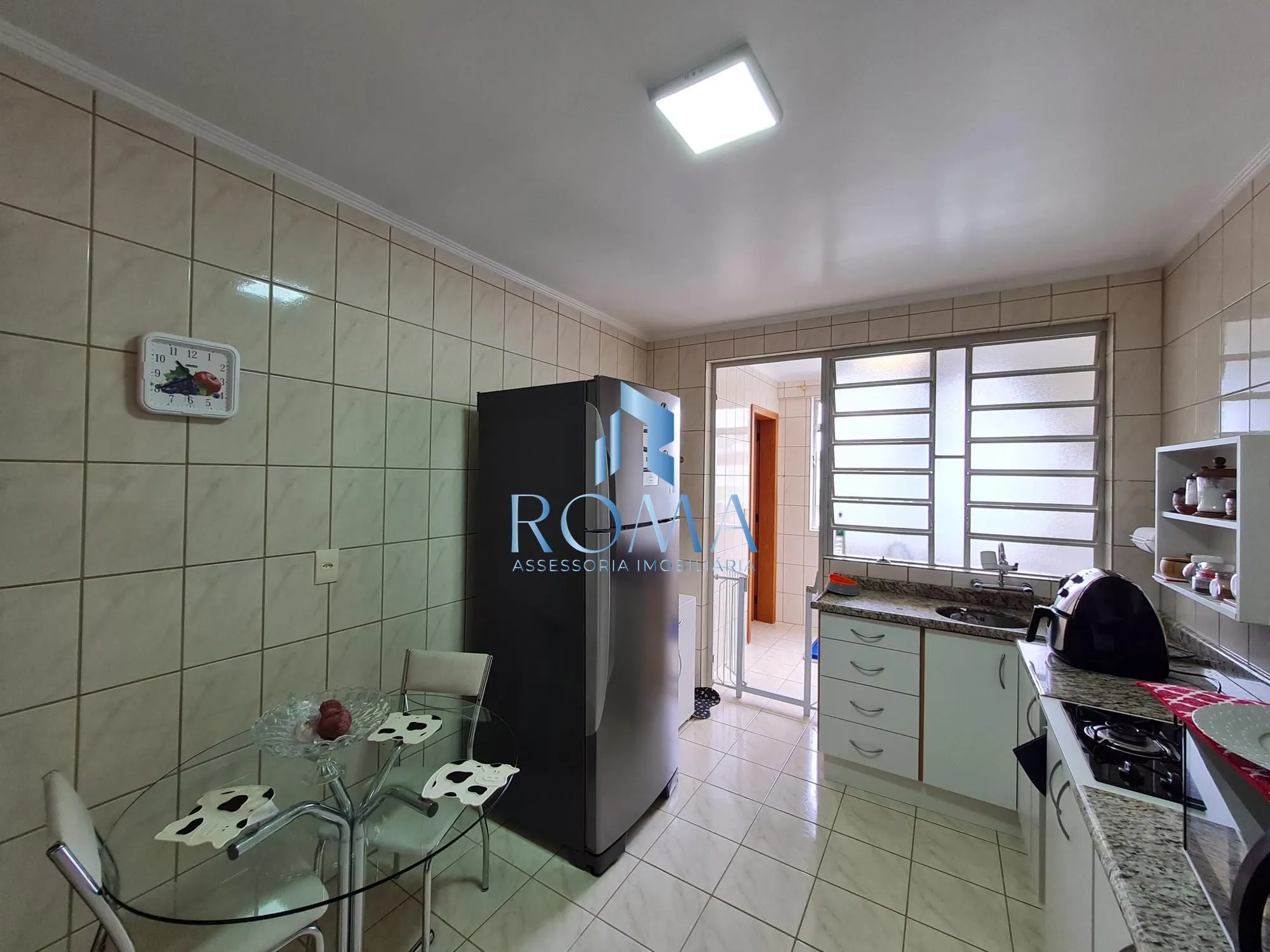 Imagem Apartamento Semimobiliado com 3 Quartos à Venda em Santa Maria