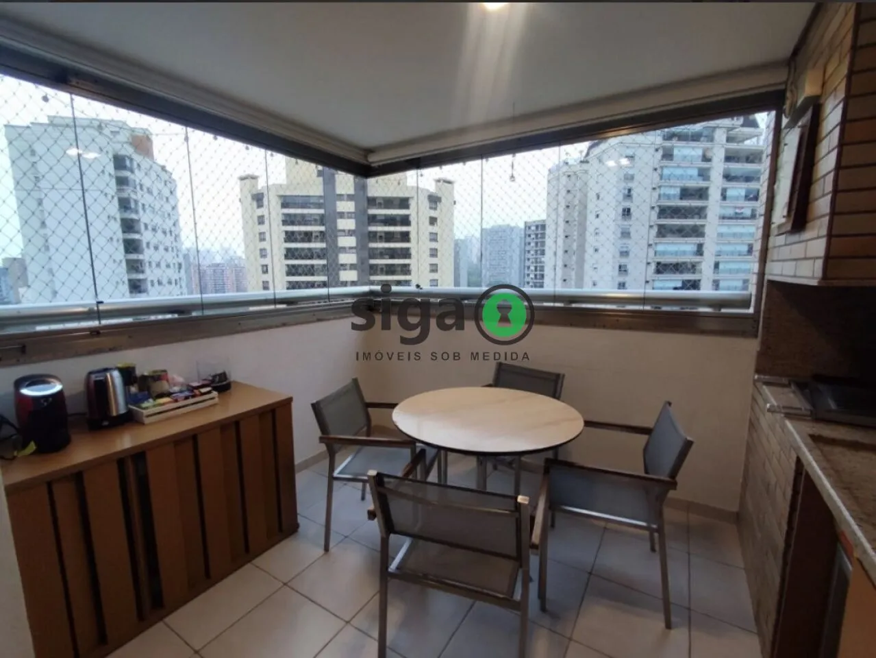 Imagem Apartamento à venda, 210m2 com 3 suítes e 4 vagas no Portal do Morumbi.