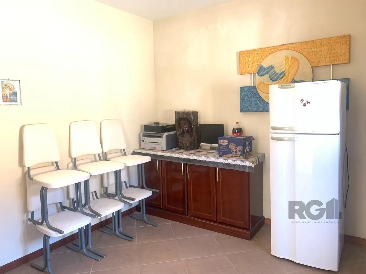 Imagem Casa com 3 quartos, 1 suíte, 3 vagas e 182m² para vender por R$ 890.000