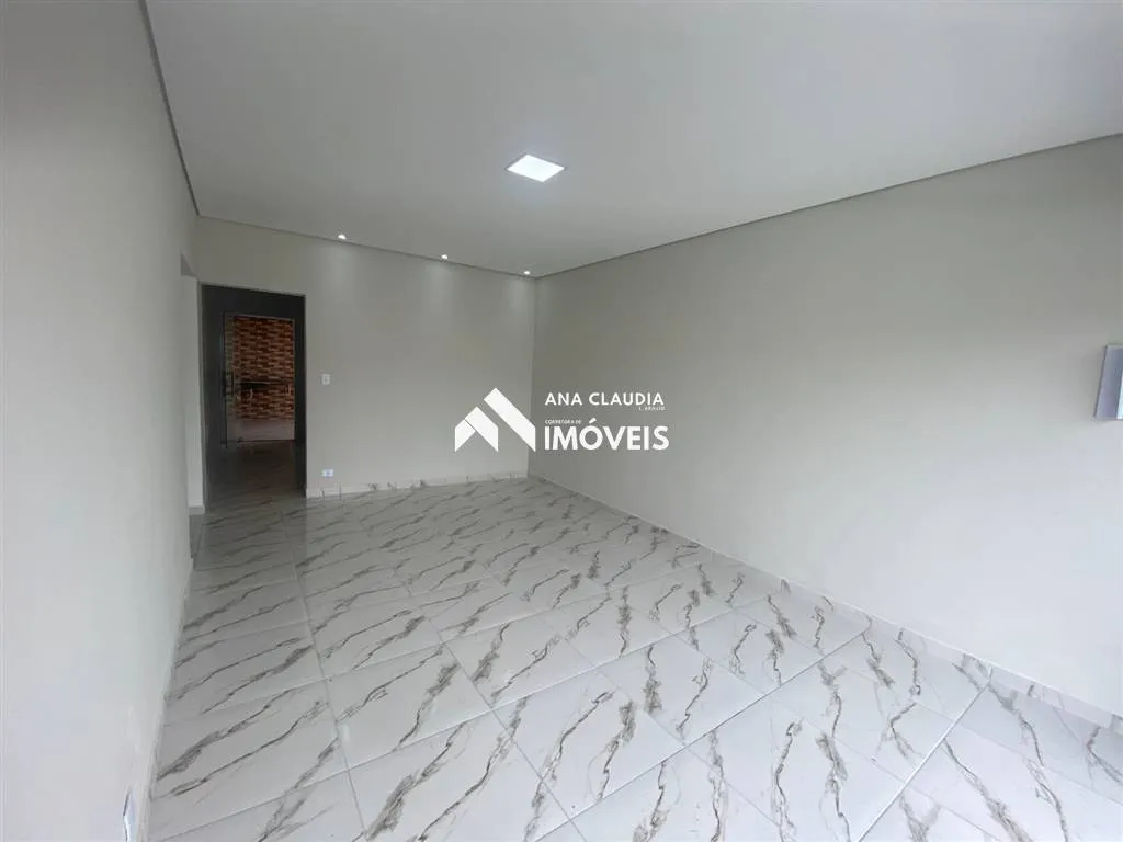 Imagem Casa ISOLADA lote inteiro