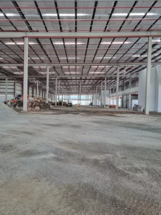 Imagem Galpão para locação em Atibaia-SP, bairro Pinheirinho: 2 banheiros, 15 vagas de garagem, 5.345,56 m² de área.