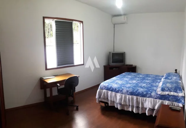 Imagem Casa à Venda no Centro de São Vicente– 307,73m², 4 Quartos, 1 Suíte, 4 Banheiros e Área de Festas