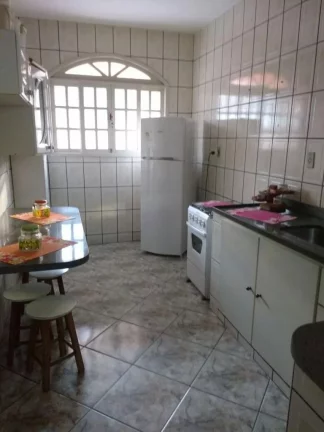 Imagem CASA COM 4 QUARTOS E 2 SUÍTES EM GUARAPARI-ES