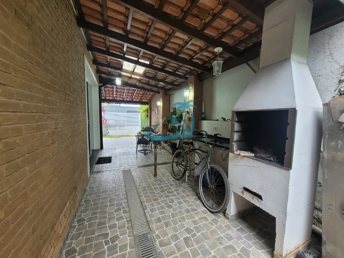 Imagem Excelente casa térrea com 5 dormitórios a venda à 200 metros da orla do Itaguá em Ubatuba.