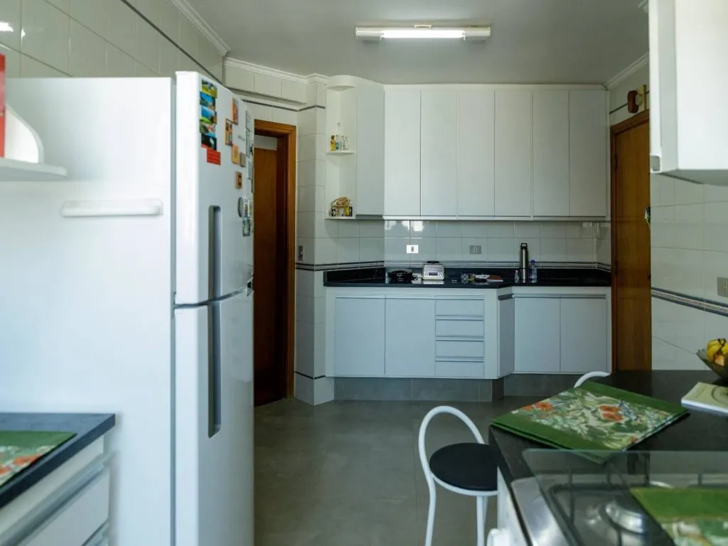Imagem Imperdível! Apartamento de Luxo 3 quartos, 3 suítes, 4 banheiros, 2 vagas em São Bernardo do Campo - Condomínio Residencial Royal Towers.