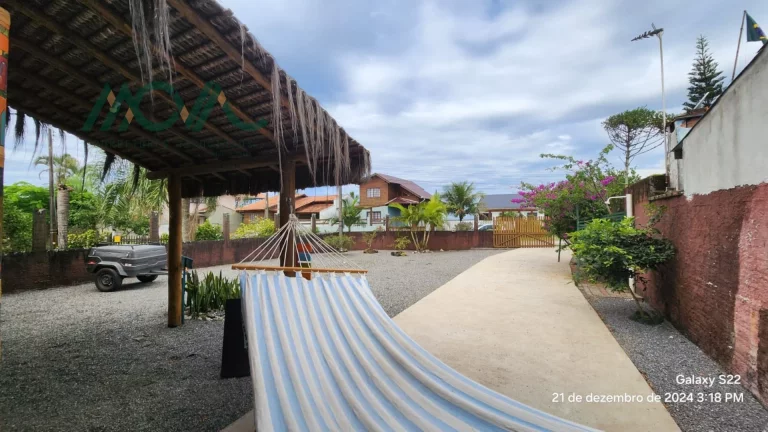 Imagem Casa à Venda em Itapoá SC, 3 Dormitórios, Próxima à Praia e Comércio Local