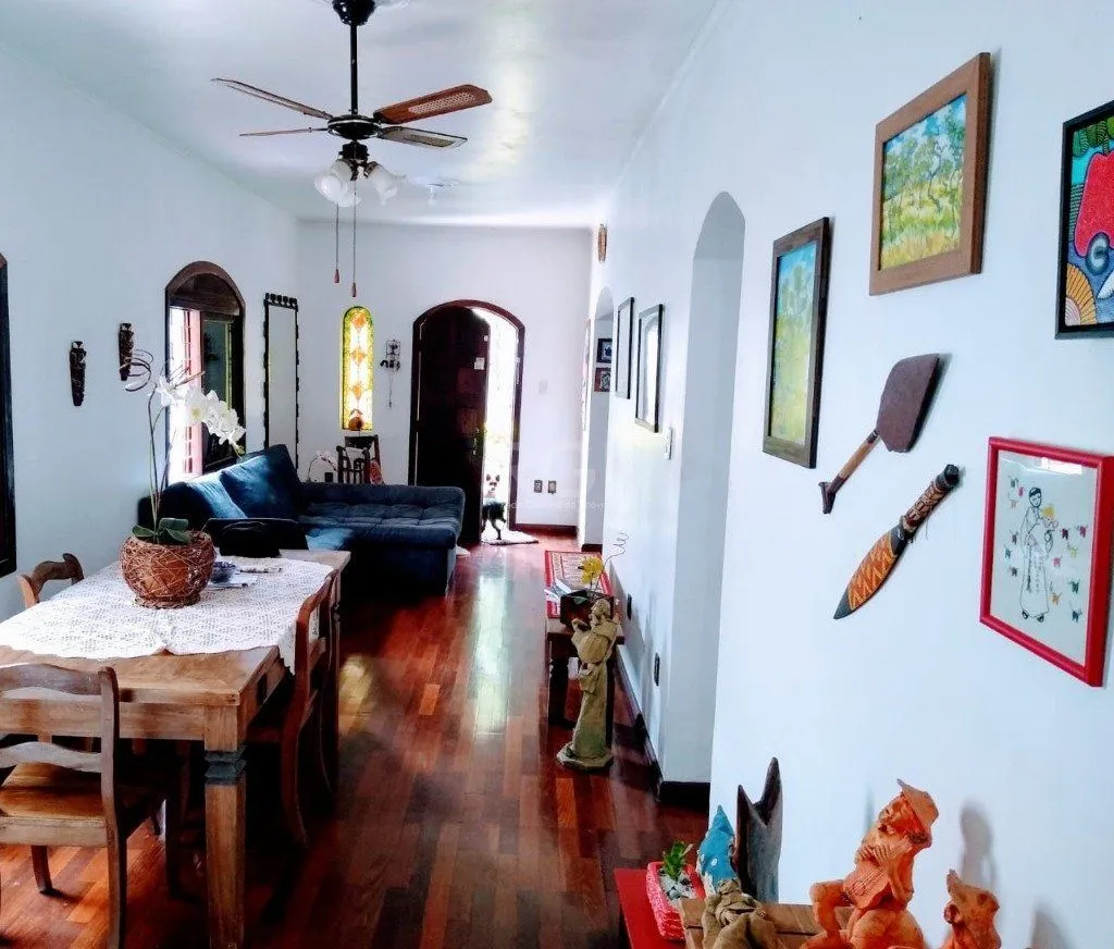 Imagem Casa para Venda - 240m², 3 dormitórios, 3 vagas - Teresópolis