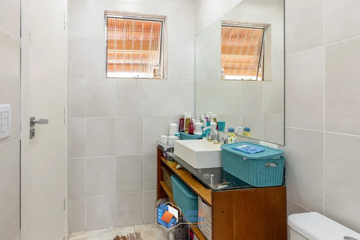 Imagem Sobrado para venda em Jardim Aeroporto com 4 quartos, sendo 4 suítes, 131m²