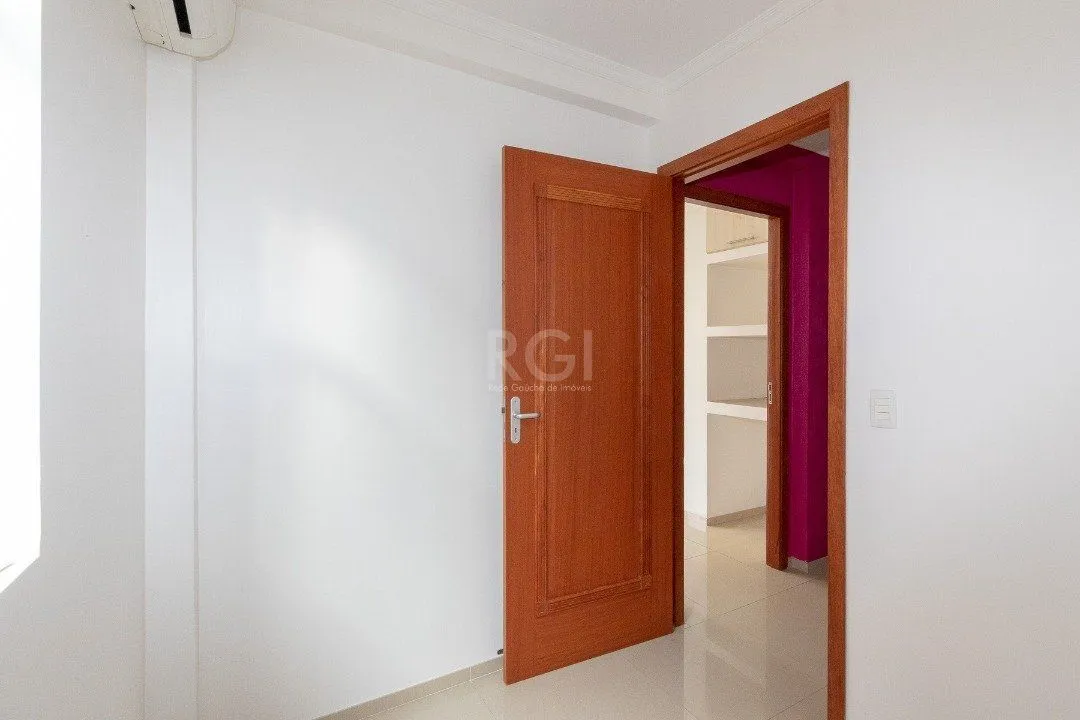 Imagem Conjunto/Sala para Venda - 42.6m², 0 dormitórios, 1 vaga - Praia de Belas